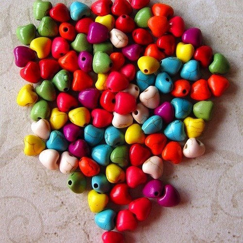 Lot de 10 perles howlite en forme de cœur (couleur variée)