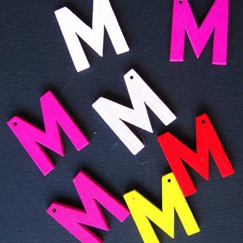Lettre en bois " m " ( couleur aléatoire )