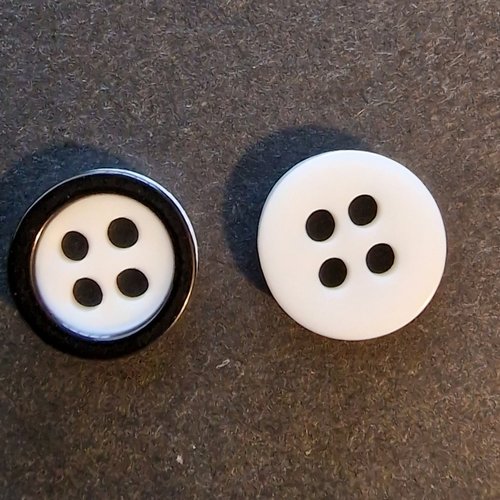 Lot de 5 petits boutons ronds blanc et noir acrylique