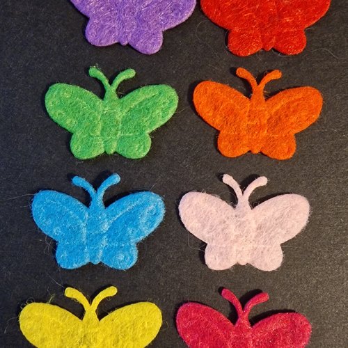 Lot de 10 petits papillons en feutres appliques embellissements multicolores