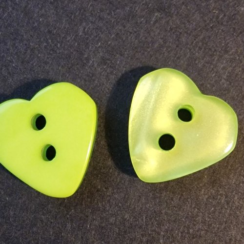 Lot de 4 boutons acrylique cœurs verts