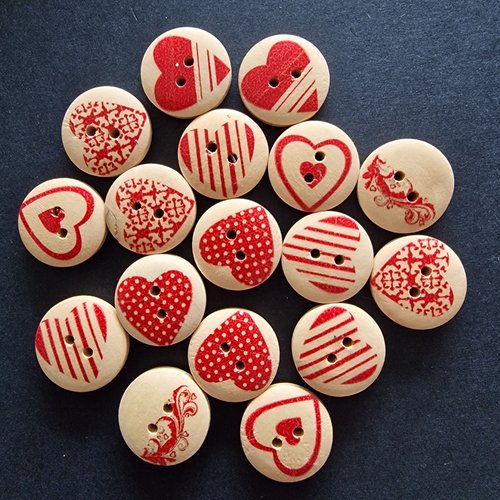 Lot de 2 boutons en bois motif cœur