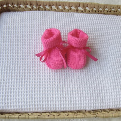 Chaussons tricot 0/1 mois coloris rose bonbon
