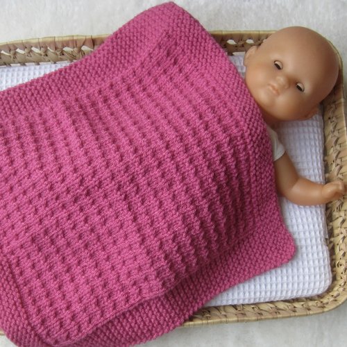 Accessoire poupée : couverture rose fuschia pour poupée