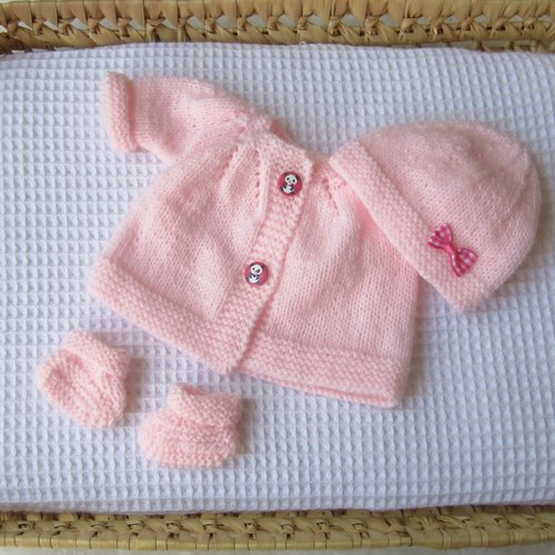 Vetements poupée : veste bonnet et chaussons roses pour poupée 36 cm