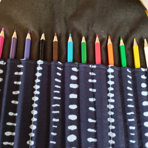Y1 - 004 : trousse à crayon enroulable en wax