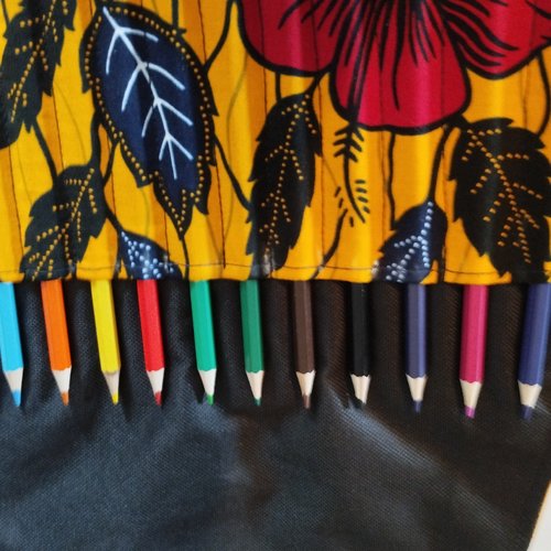Y2 - 007 : trousse à crayon enroulable en wax