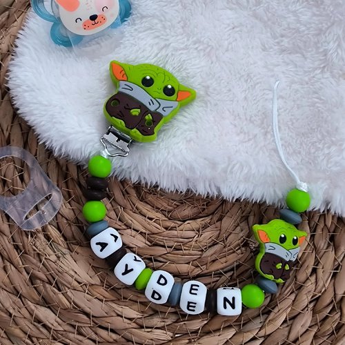 Attache tétine yoda personnalisée