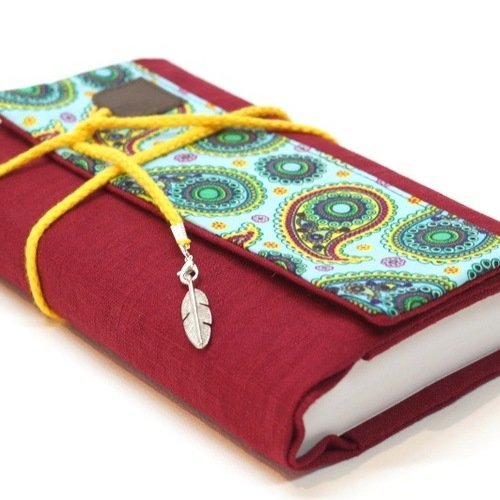 Protège livre de poche universel en lin bordeaux avec tissu ethnique coloré, housse pour livre sur mesure avec rabat adaptable et lanière