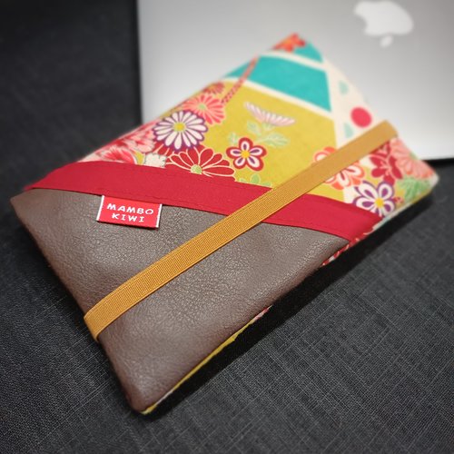 Portefeuille cuir marron femme avec tissu japonais fleurs et motif graphique, porte cartes chéquier tissu, cadeau femme