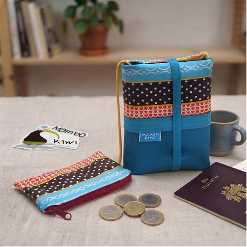 Portefeuille femme similicuir bleu ciel et tissu africain, porte-cartes personnalisé
