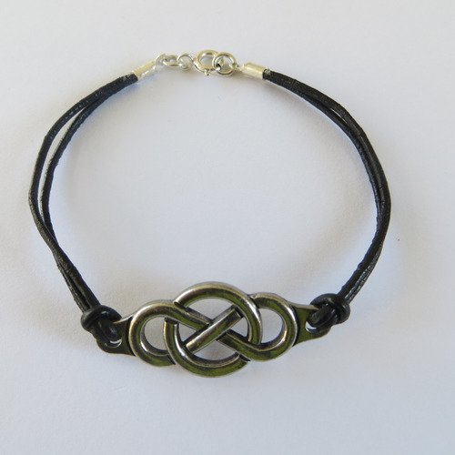 Bracelet cuir avec connecteur style celtique .