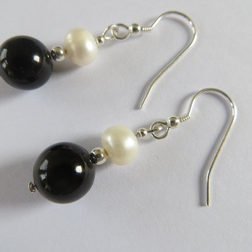 Boucles d'oreilles argent 925 et  perles  de majorque noir et perle d'eau douce