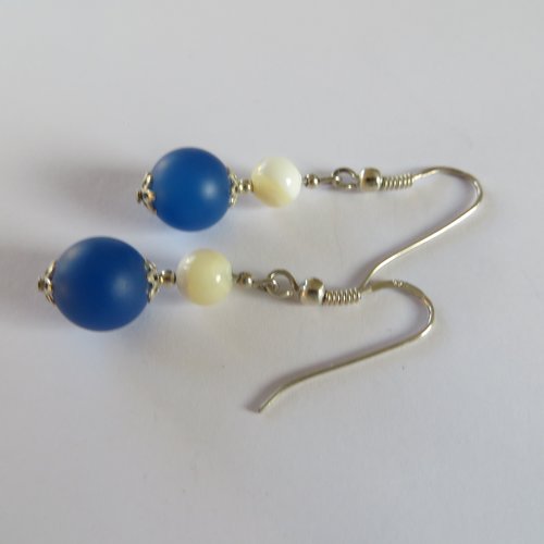Boucles d'oreilles perles polaris bleu, nacre.,et argent 925