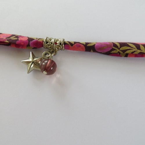 Bracelet liberty dégradé de bordeaux et de rose avec breloque métal et perle .