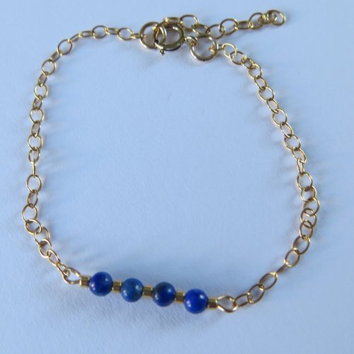 Bracelet minimaliste en gold filed  et  perles en lapiz lazuli