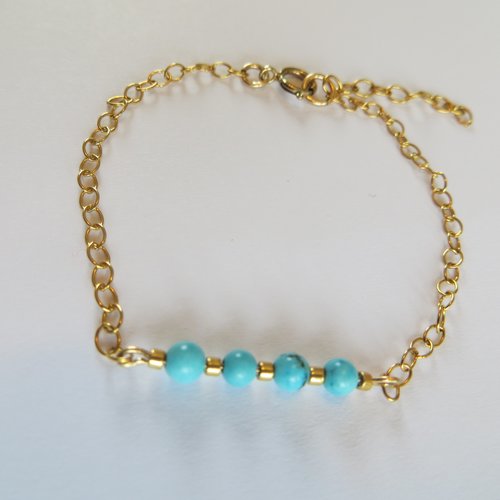 Bracelet en gold filled et perles en véritable turquoise.