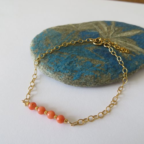 Bracelet  en véritable corail rose saumon de méditerranée et gold filled.