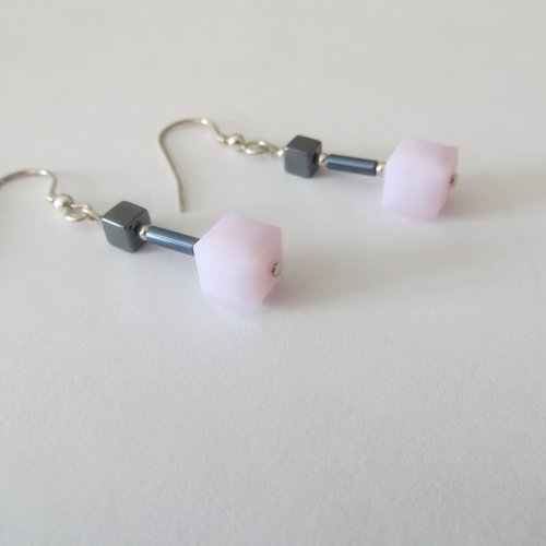 Boucles d'oreilles argent 925 et  perles cubes en cristal swaroski.
