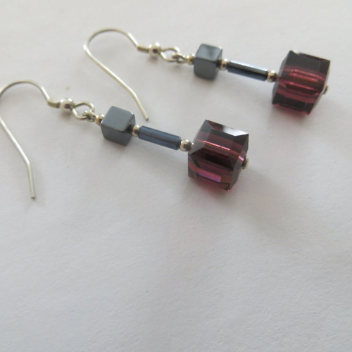 Boucles d'oreilles argent 925 et  perles cubes en cristal swaroski.