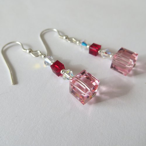 Boucles d'oreilles argent 925 et  perles cubes en cristal swaroski.
