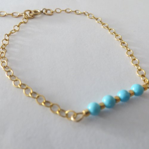 Bracelet en gold filled et perles en véritable turquoise.