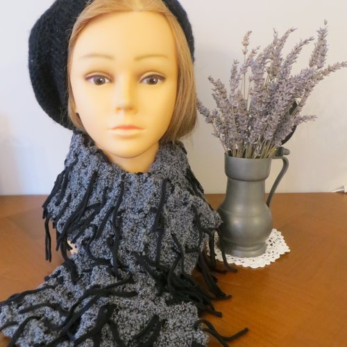 Echarpe manhattan gris et noir .