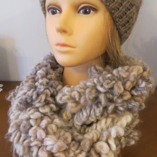 Echarpe laine bouclette aloha dégradé de beige.