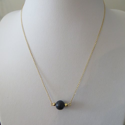 Collier perle en aventurine  avec chaîne en gold filled ;