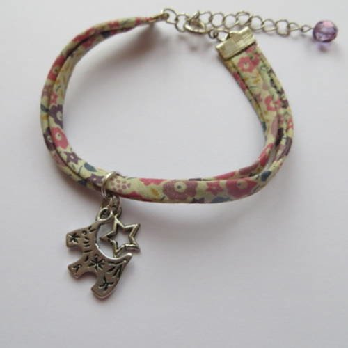 Bracelet liberty écru et violet avec breloques métal