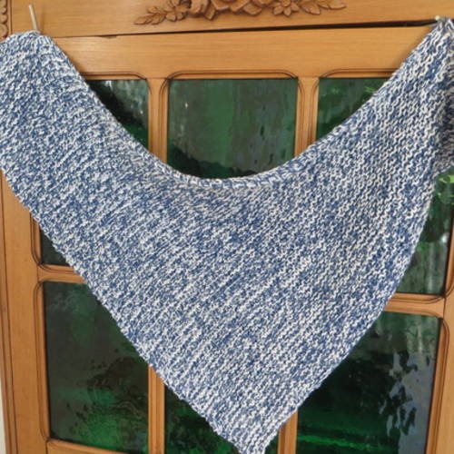 Chèche tricoté main, chiné bleu et blanc.