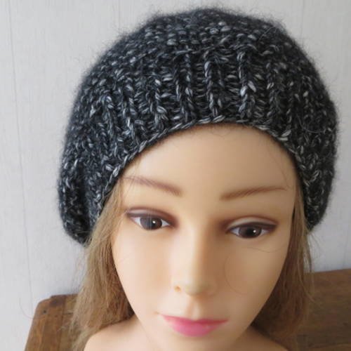 Bonnet ,béret alpacotton chiné noir et blanc .