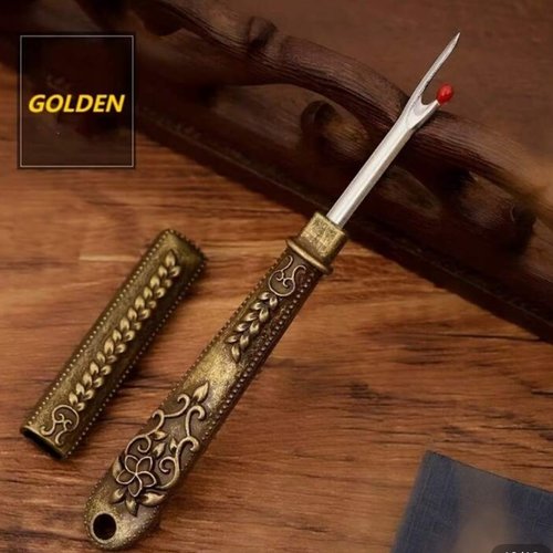 Un découseur portable rétro et outil manuel de broderie pour la couture et l'artisanat - disponible en  couleurs or