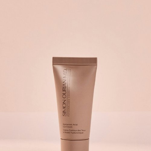 Soin contour des yeux à l’acide hyaluronique.