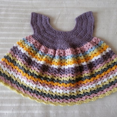 Robe bébé multicolore, tricotée main au crochet