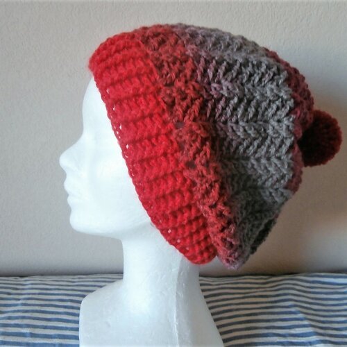Bonnet unisexe avec pompon, laine/acrylique, couleurs dégradées rouge gris bordeaux, fait main au crochet