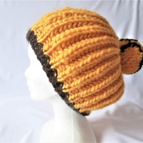 Bonnet avec pompon, pure laine jaune soleil, bord marron, maille anglaise, fait main