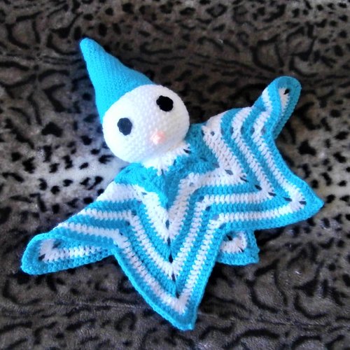 Doudou "pierrot", forme étoile, rayé bleu/blanc, acrylique, fait main au crochet