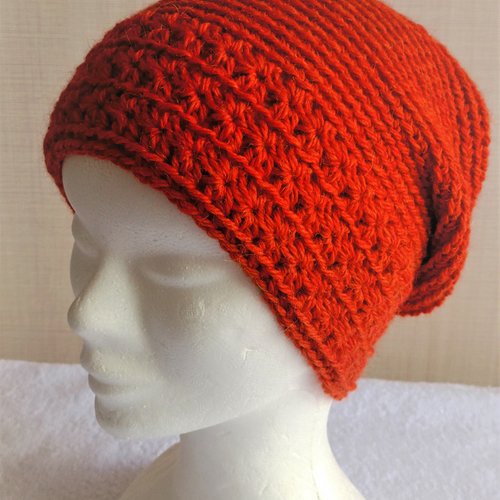 Bonnet femme, laine rouille brique, bord fantaisie, fait-main au crochet