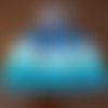 Bonnet avec pompon, acrylique rayé bleu dégradé, fille ou garçon, fait-main