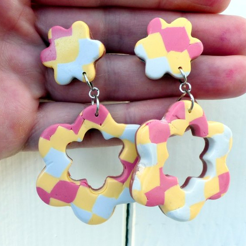 Boucles d'oreille fleur damier