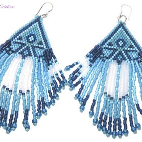 Boucles d'oreilles bleu jean, bleu marine et blanches,tissées style amérindien en délicas miyuki