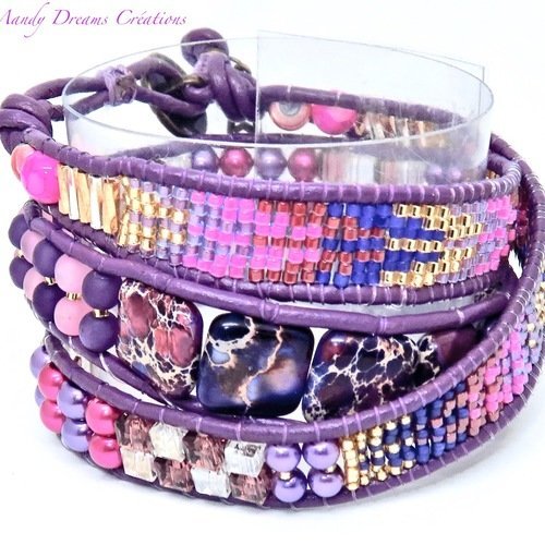 Bracelet wrap 3 tours en jaspes naturelles bleues/violettes, cubes en cristal ,miyuki,perles, sur cordon cuir violet