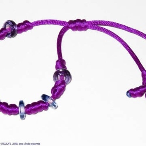 Bracelet brésilien violet decenarios, cordon satin ,donut en verre