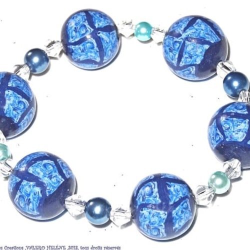 Bracelet créateur bleu fimo ,facettes en verre et  perles nacrées