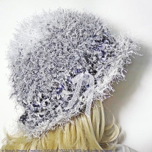 Bonnet ,chapeau cloche bohème gris blanc,  pétillant ,laine brillante , au crochet