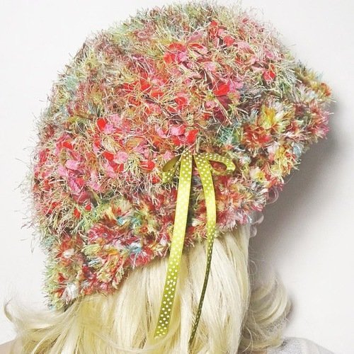 Bonnet cloche vert ,rose,turquoise,cuivré,multicolore moucheté,pétillant,doux,réalisé au crochet