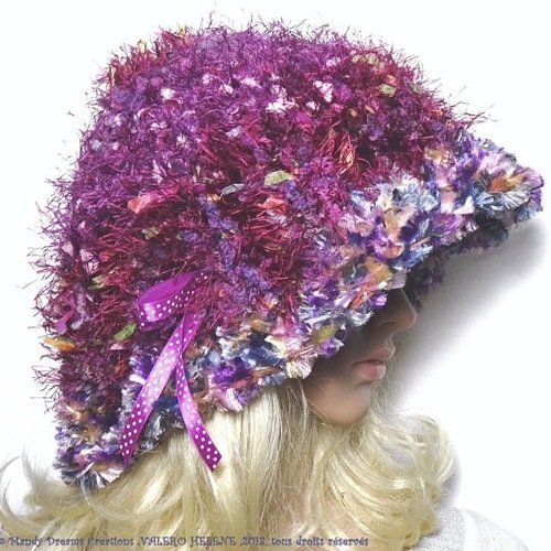 Bonnet  chapeau cloche violet,prune,mauve ,doux,style bohème, réalisé au crochet