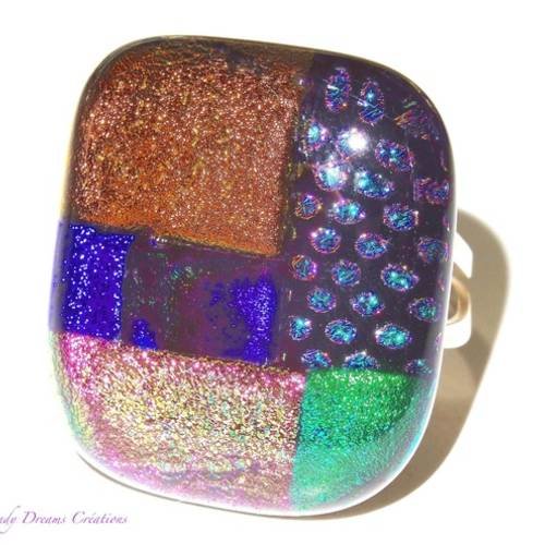 Bague lumineuse, cabochon  multicolore  verre dichroïque ,géométrique, fait main,pièce unique