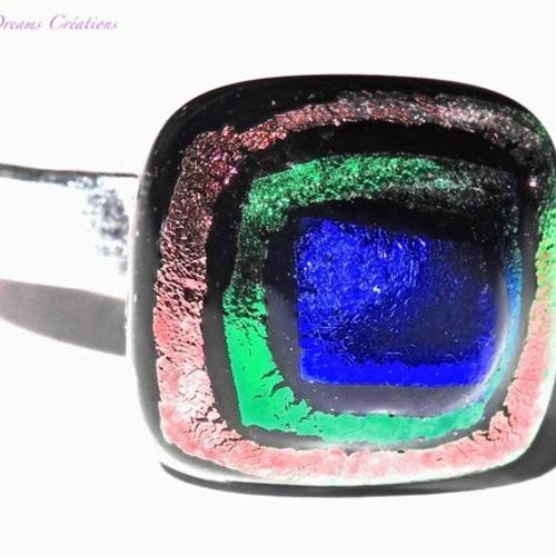 Bague carrée en  verre dichroïque bleu,vert,rose ,lumineuse, fait main,pièce unique